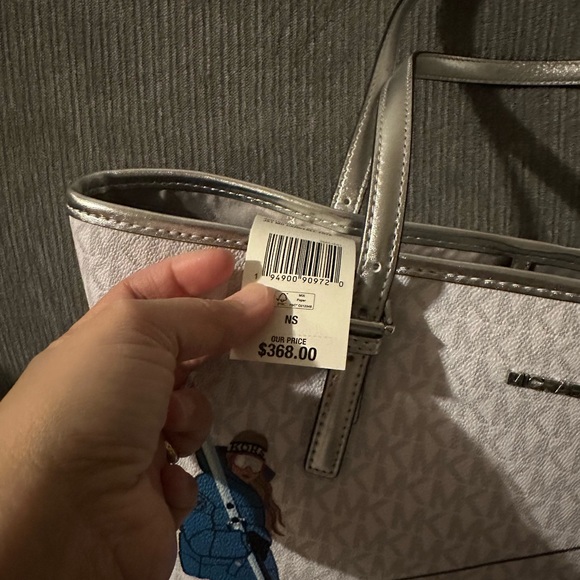 Brand new with tag Michael kors tote. - Picture 5 of 5